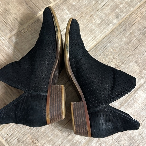 Lucky Brand Baley Bootie Women's Size 9M Black Perforated Chop Out Boots - Picture 4 of 7